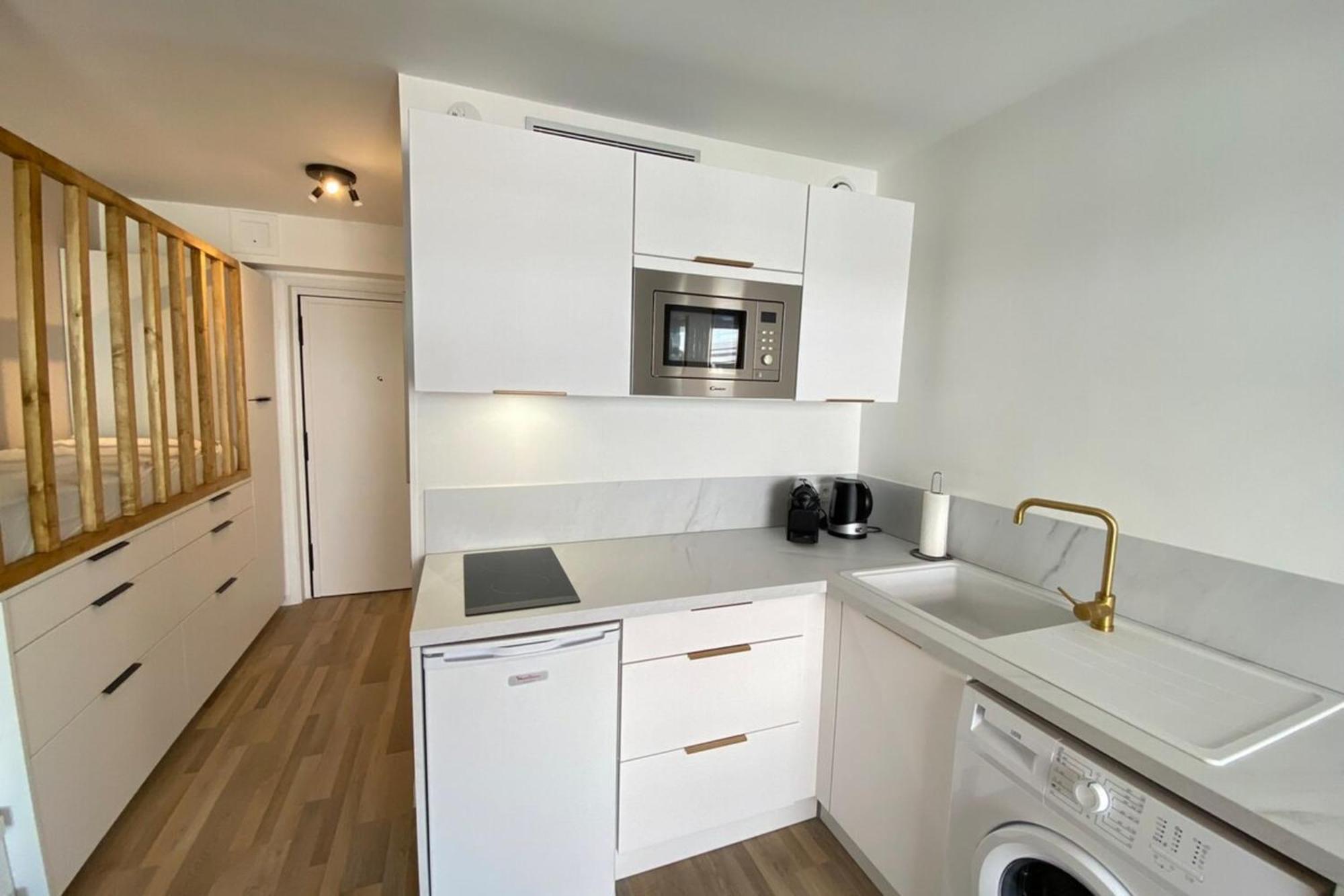 06Ai - Beautiful Renovated Studio - Sea And Pool View Vallauris Ngoại thất bức ảnh