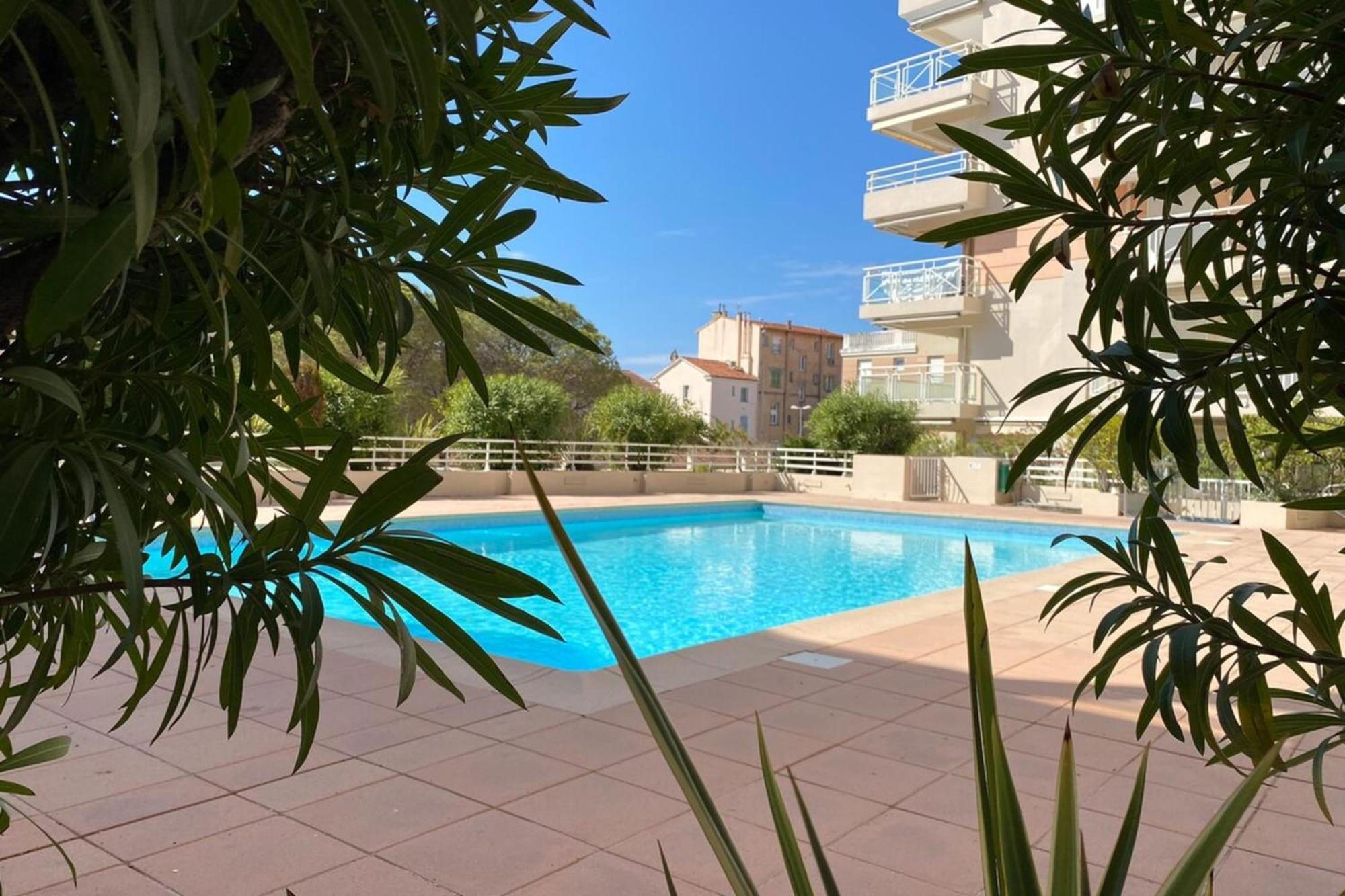 06Ai - Beautiful Renovated Studio - Sea And Pool View Vallauris Ngoại thất bức ảnh