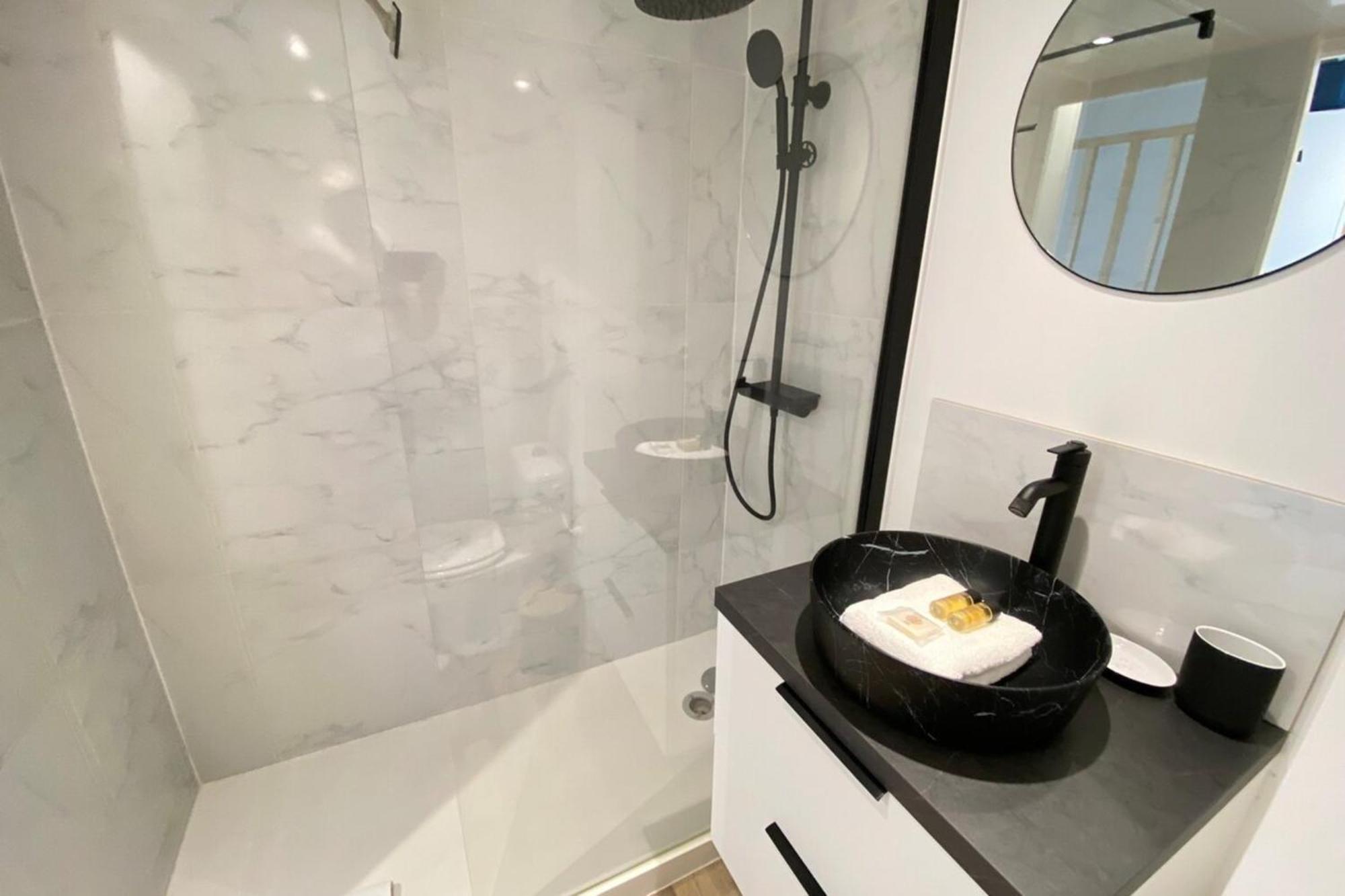 06Ai - Beautiful Renovated Studio - Sea And Pool View Vallauris Ngoại thất bức ảnh